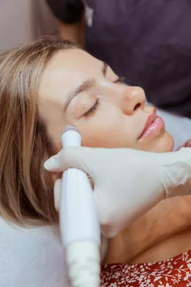 Soin de la peau : nettoyage dermatologique Hydroderma