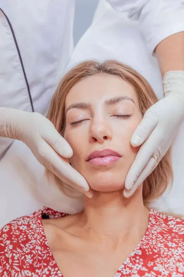 Chirurgie ou médecine esthétique : faire le bon choix