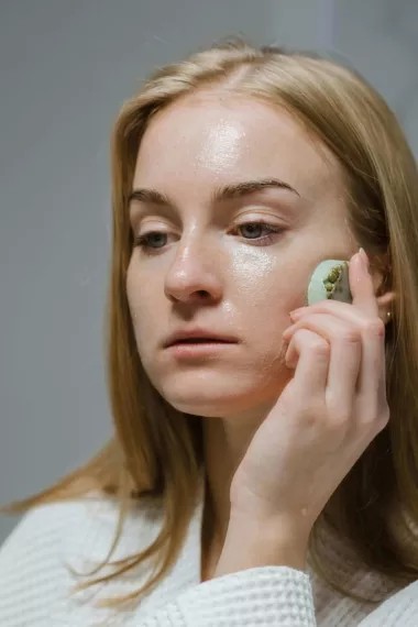 Peau grasse et pores dilatés : soins efficaces à Marseille et Nice